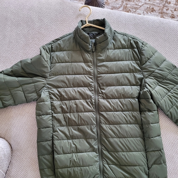 Old Navy Green Puffer Jacket with Stand-Up Collar - Picture 4 of 4
